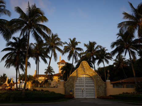 Тајната служба застрела вооружено лице на имотот на Трамп во Флорида