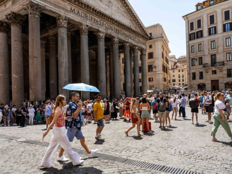 Феноменот „сет-џетинг“ - сè повеќе патници планираат одмор поради нивните омилени серии