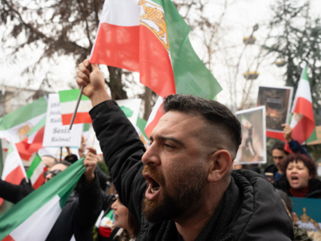 САД и Израел го нападнаа Иран – што ги очекува пазарите в понеделник?