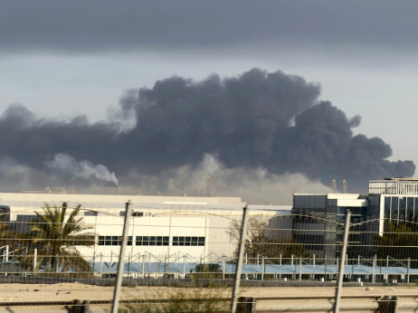 Дубаи го затвора најголемото пристаниште на Блискиот Исток, запрен товарниот сообраќај