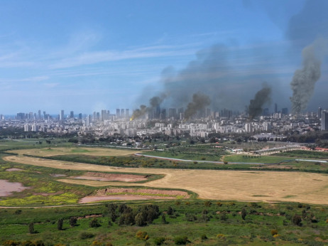 Иран во одмазничка офанзива, Израел и Заливот се под силен ракетен оган