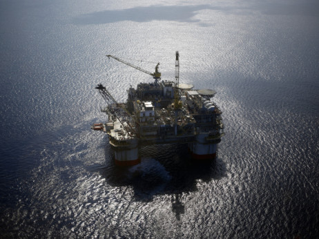 Брент достигна 90 долари, војната на Блискиот Исток го парализира сообраќајот низ Ормуз