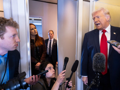 Трамп вели дека Иранците во САД се „под надзор“ поради страв од тероризам