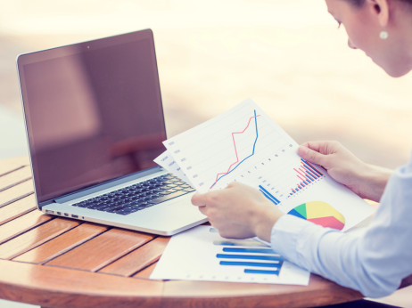 Имаме јаз и во финансиите: Зошто Македонките инвестираат подоцна?