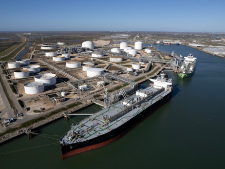 Нафтен шок и каматен притисок - пет вести на денот