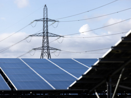 Индексот на чиста енергија го надмина S&P 500, аналитичарите очекуваат нов бран инвестиции