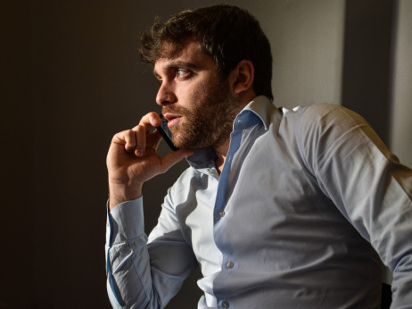 Како една реклама му направи голем проблем за најпознатиот фудбалски новинар