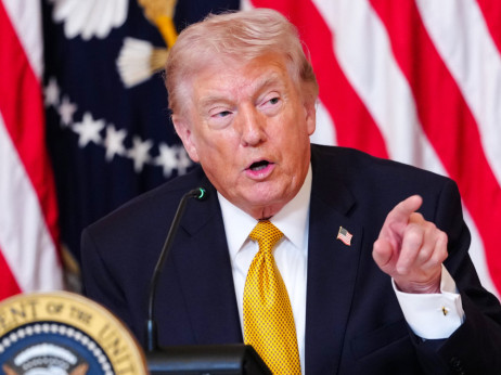 Трамп ги омаловажи сојузниците што ги отфрлија неговите апели за војната со Иран