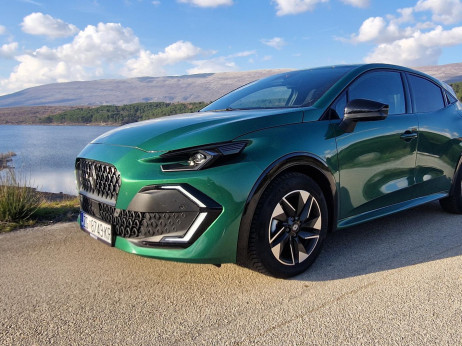 Test Renault Clio: Novi izgled mami poglede na putu, a čim sednete za volan, osećate se kao kod kuće