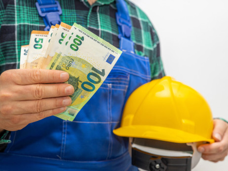 Германскиот приватен сектор забавува поради инфлациските притисоци од војната со Иран