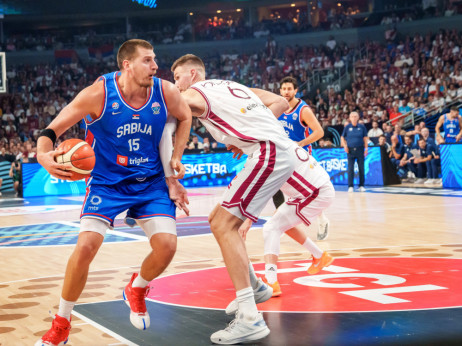 Od 'ružnih papuča' do četiri milijarde: kako je Jokić postao lice Crocsa - bez ugovora