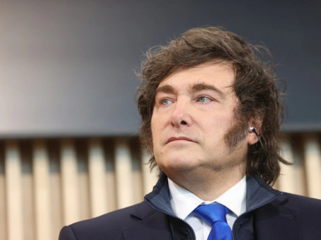 Аргентина продава обврзници од 150 милиони долари, пазарите го мерат ризикот по Милеи