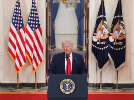 Трамп за војната во Иран: Смирувачки пораки и закани истовремено