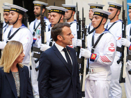 Европските лидери нудат воена помош за обезбедување на Ормускиот Теснец