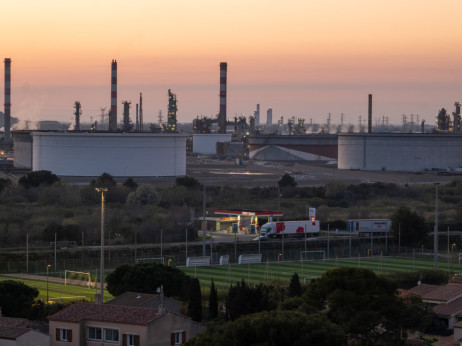 ЕУ ги олабави правилата за емисии поради ударот од скапата енергија врз индустријата