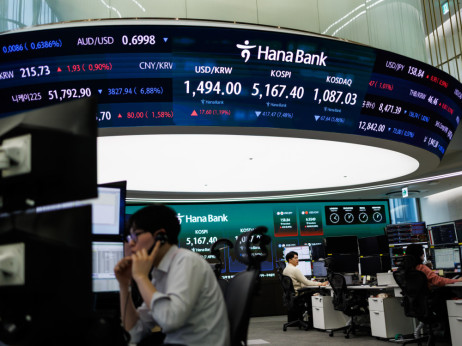 Берзански преглед: Акциите растат, нафтата под 100 долари за барел