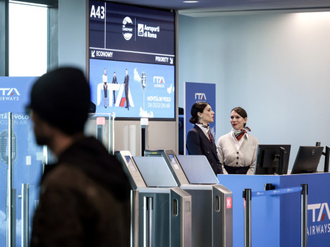 Италија воведува ограничувања за гориво за авиони поради недостиг