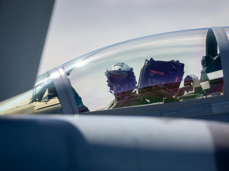 Исчезнатиот американски пилот извлечен од непријателска територија