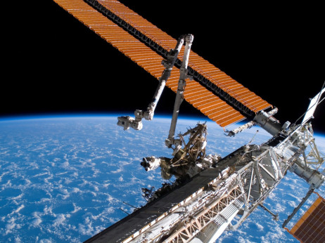 Војни на Земјата и историски рекорди во вселената  - пет вести за почеток на денот