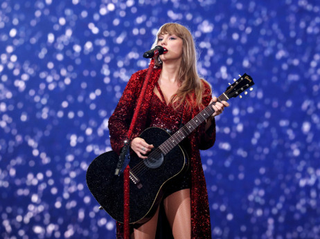 Акман нуди 56 милијарди евра за „Јуниверзал мјузик“, таргетирајќи листирање на берза во САД