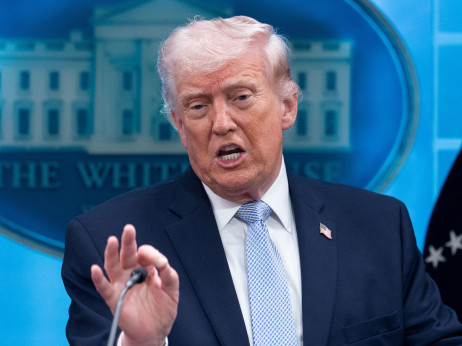 Трамп вели дека САД ќе го блокираат Ормускиот Теснец откако пропаднаа преговорите со Иран