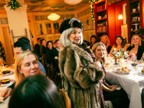 Патниците сѐ повеќе бараат да решаваат убиства за време на одморот