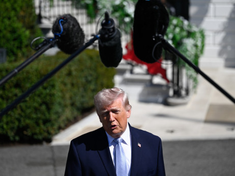 Трамп бара целосно отворање на Ормуз во пресрет на утрешните преговори