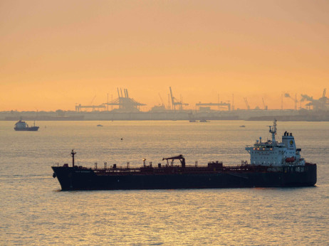 САД ја укинуваат олеснетата трговија со иранска нафта