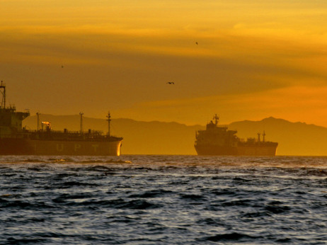 Санкциониран танкер ја тестира американската блокада на Ормускиот Тесенц