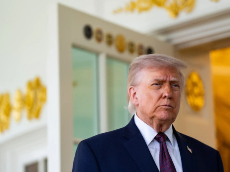 Трамп вели дека Иран ги отстранува морските мини од Ормускиот Теснец