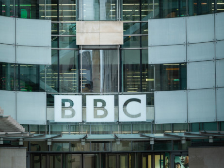 „Би-би-си“ крати трошоци, ќе отпушти 2.000 вработени
