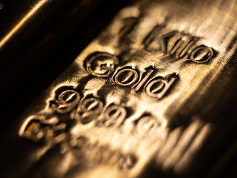 Златото расте поттикнато од дипломатските напори за крај на војната