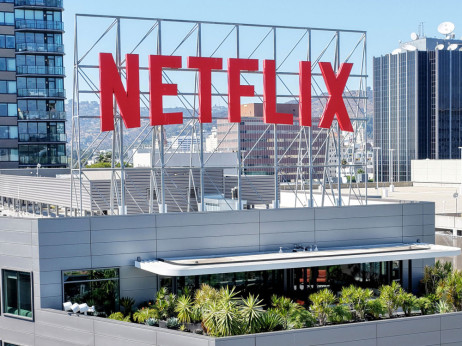Netflixu akcije od prošlog juna pale 45 odsto - giganta sada čeka veliki test