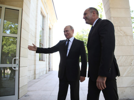 Избори во Бугарија: Румен Радев ја претвора популарноста во политичка моќ