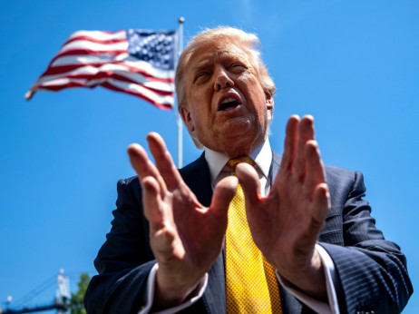 Дали Трамп штотуку призна дека ПР бил причината за нападот врз Иран?