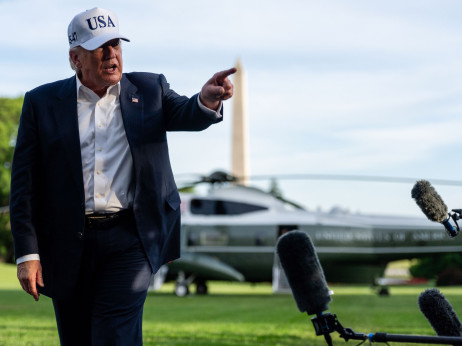 Трамп прво откажа напад врз Иран, па најави нов „силен удар“