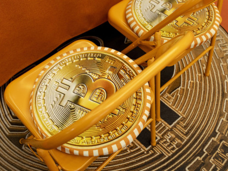 Пад на биткоинот откако „Стратеџи“ продаде само 32 монети