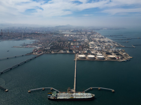 Нафтата и гасот поевтинија поради надежите за договор меѓу САД и Иран