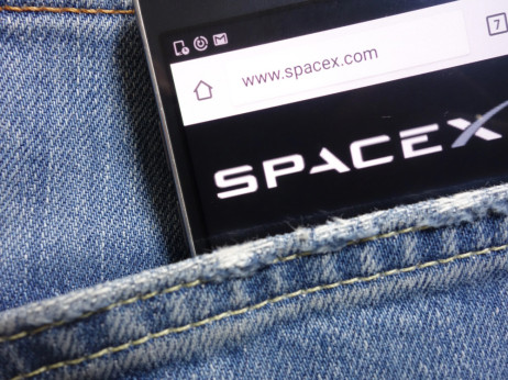 SpaceX: poceni med vesoljskimi, drag med AI delnicami