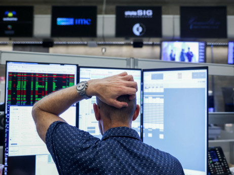 S&P 500 ги брише добивките поради падот на акциите на полупроводничките компании