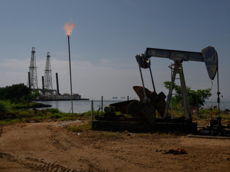 Цената на нафтата се доближува до 100 долари за барел