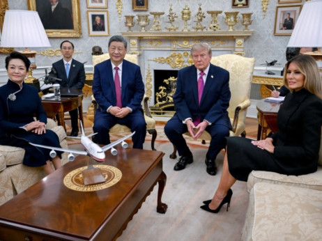 Средба на Трамп и Шји со многу помпезност, но малку суштина