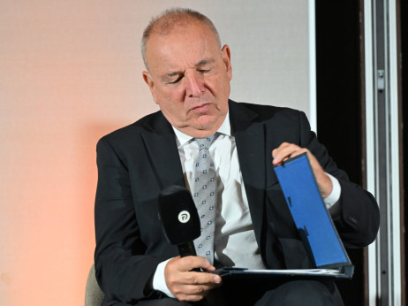 Minister Šircelj: V lov na tuj kapital, domače prihranke pa na borzo