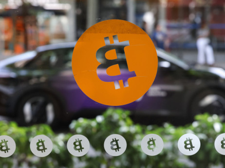Биткоинот го губи замавот, падна под 83.000 долари по силниот раст