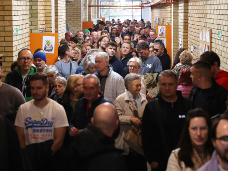 Izbori u Srbiji: Redovi na biračkim mestima, veća izlaznost nego 2023.
