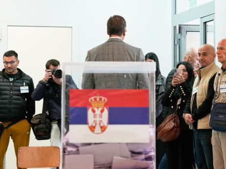 Студентската листа победи на вонредните парламентарни избори во Србија